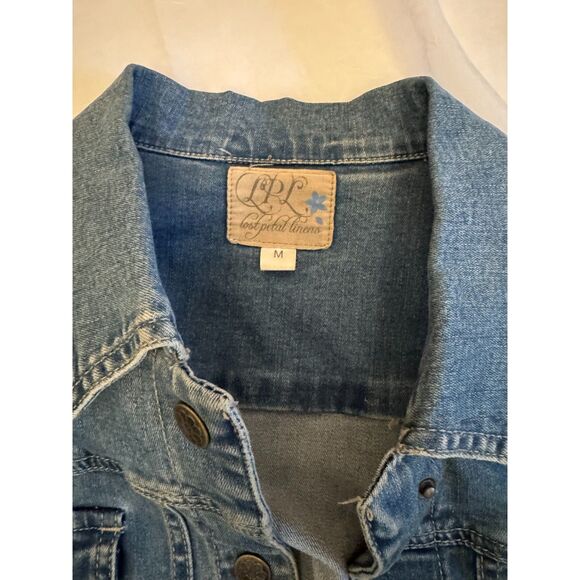 Upcycled Denim Jacket with Linen Floral Appliqué – Lost Petal Linens (M) - Picture 9 of 12